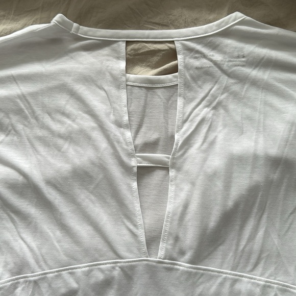 Under Armour Tee - Picture 3 of 3